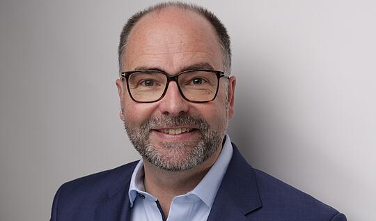 Vom Future Star zum 5 Sterne Redner: Frank Schmidt steht für wirksame Transformation Vom Future Star zum 5 Sterne Redner: Frank Schmidt steht für wirksame Transformation